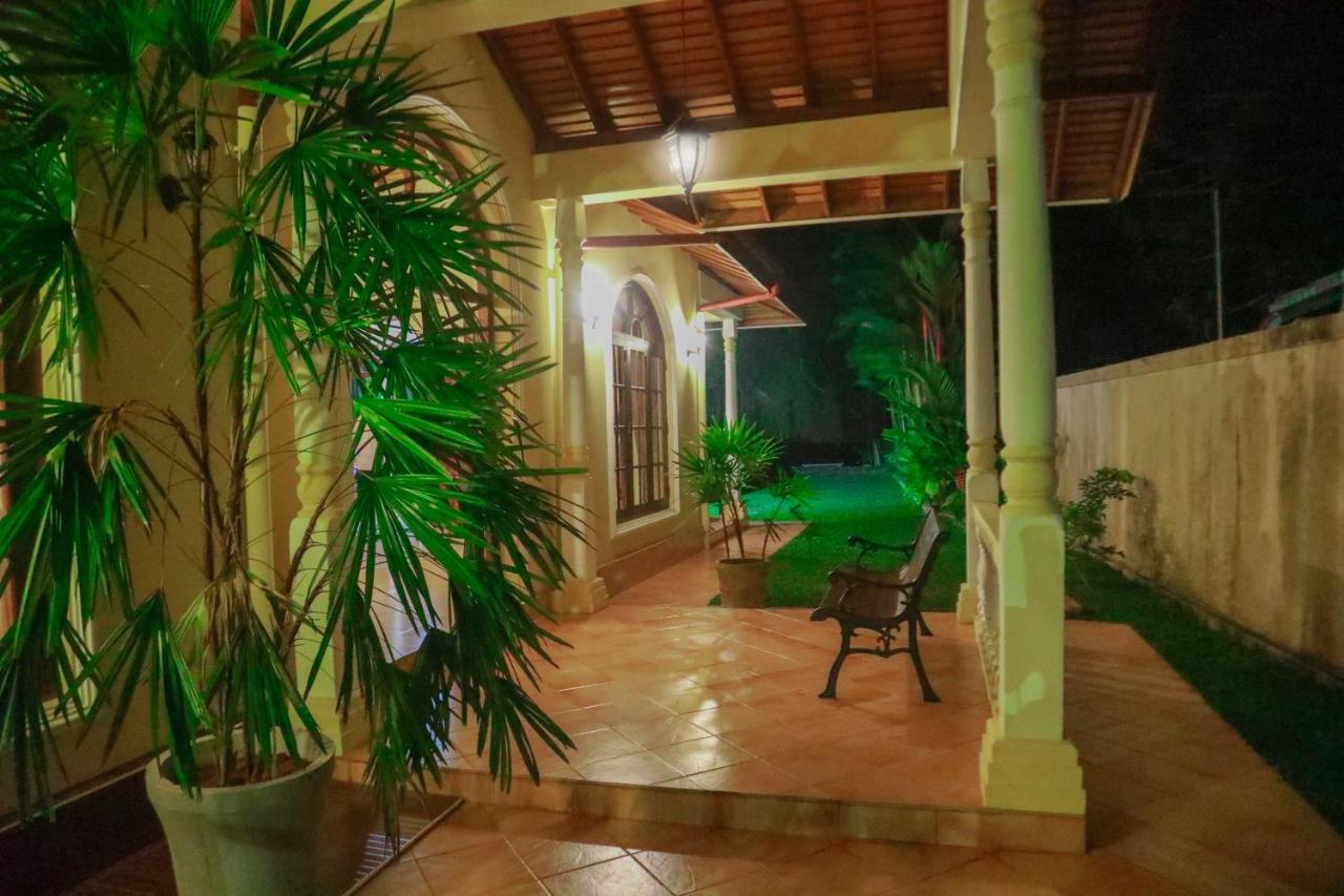Bentota River Villa Exterior photo